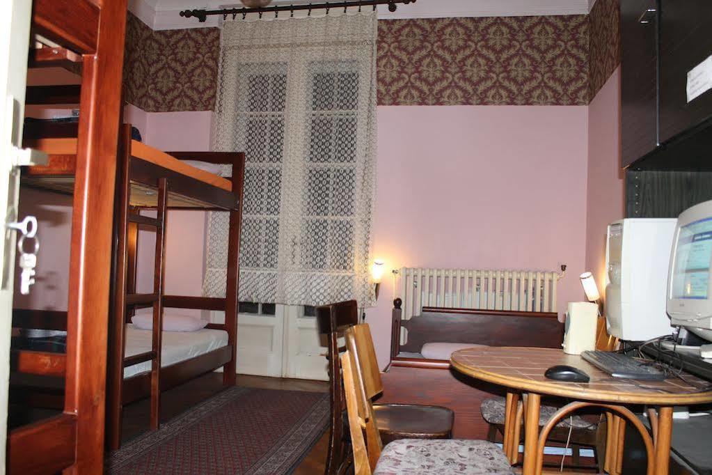 Tash Inn Hostel Belgrado Esterno foto